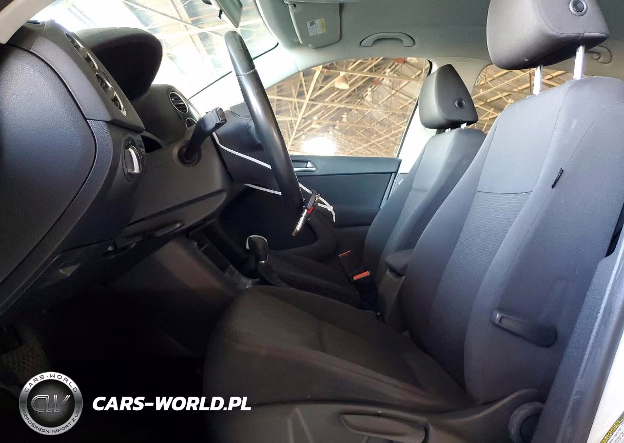 2015 Volkswagen Tiguan S VIN:WVGAV7AX2FW565345 - 7