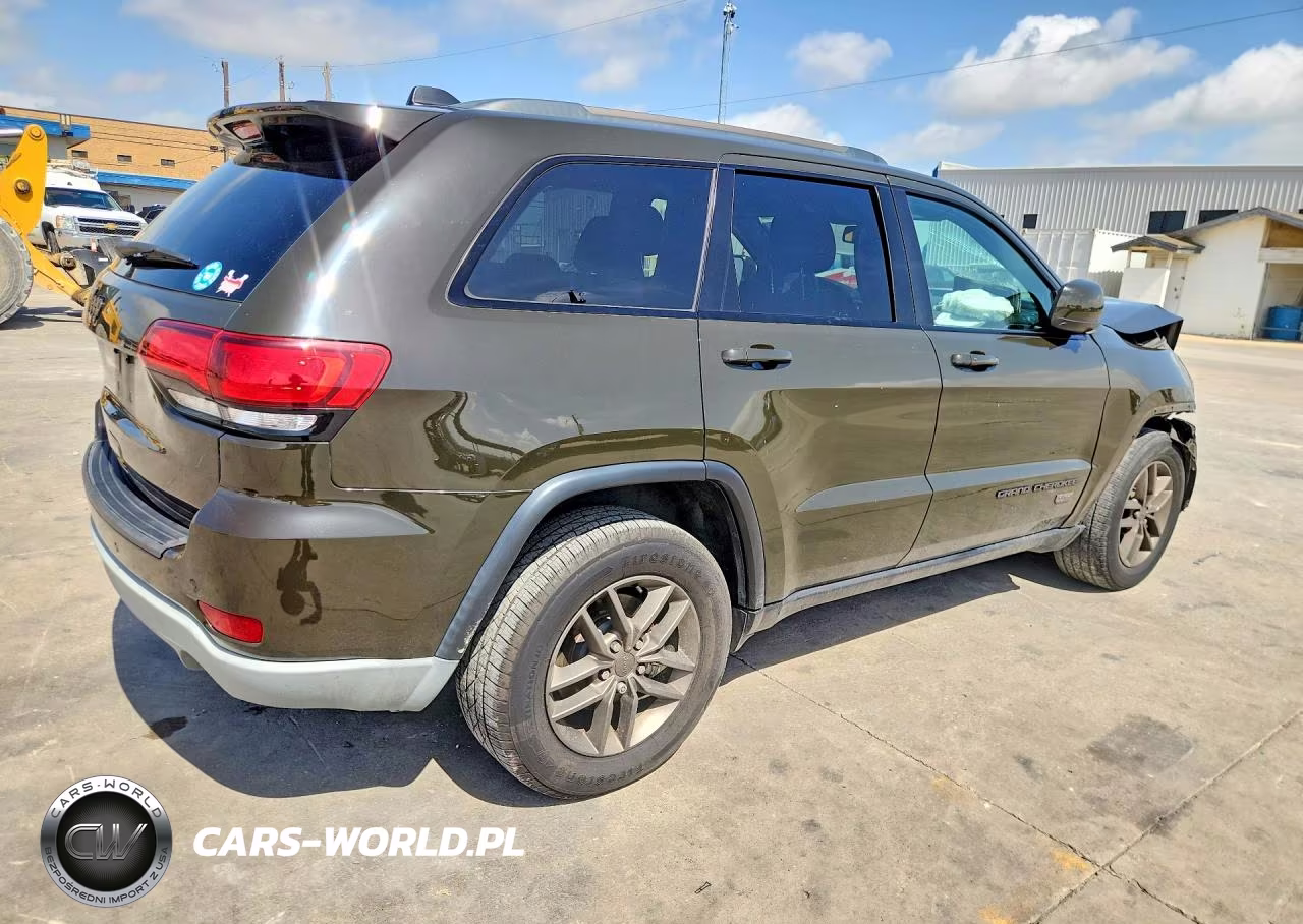 2016 Jeep Grand Cherokee Laredo VIN:1C4RJEAG4GC436646 - 3
