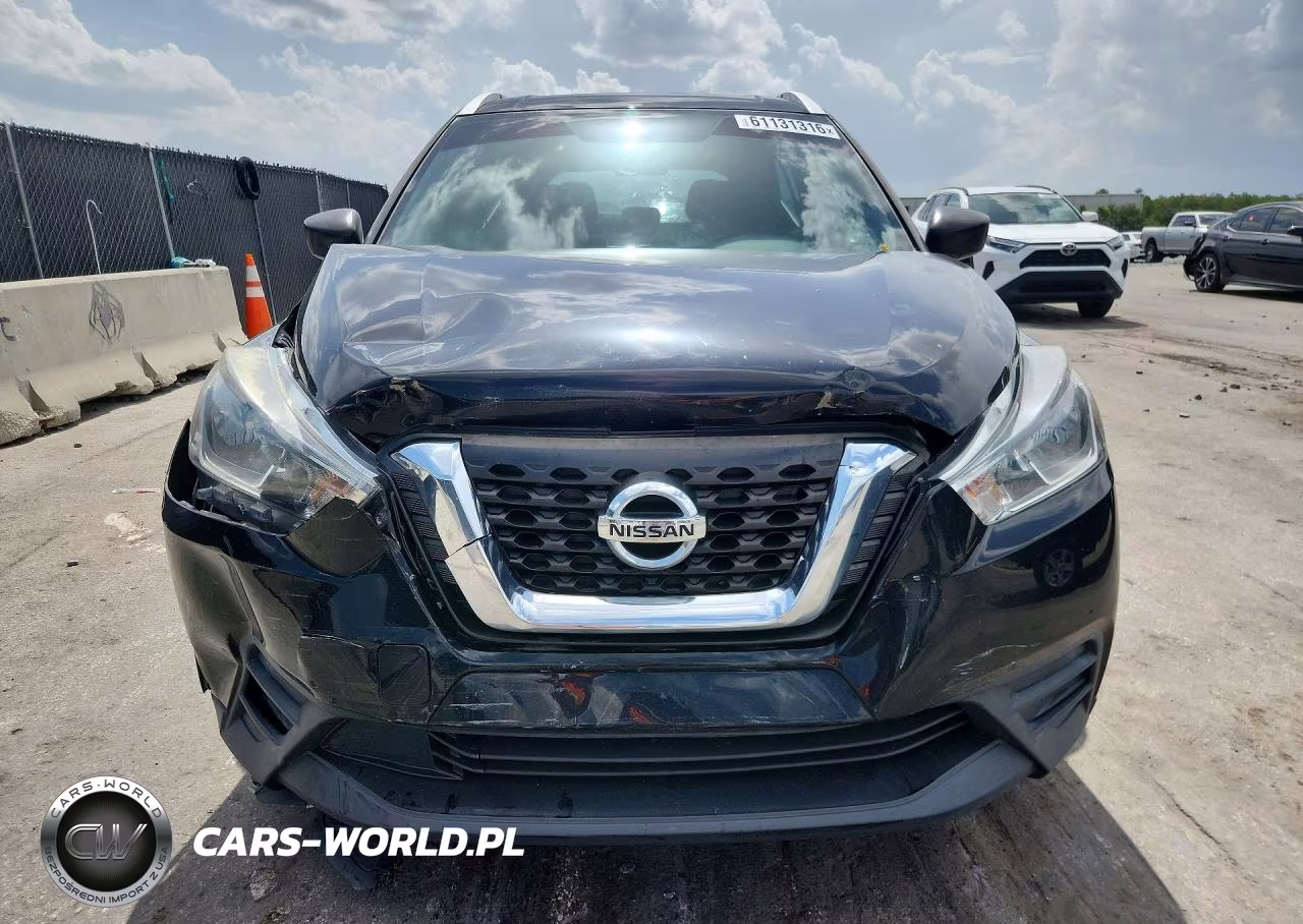 2018 Nissan Kicks S VIN:3N1CP5CU8JL523973 - 5