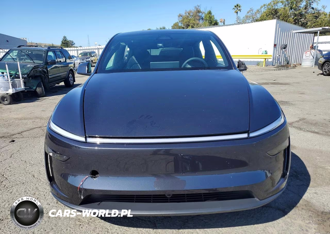 2026 Tesla Model Y VIN:7SAYGDEE2TF640519 - 5