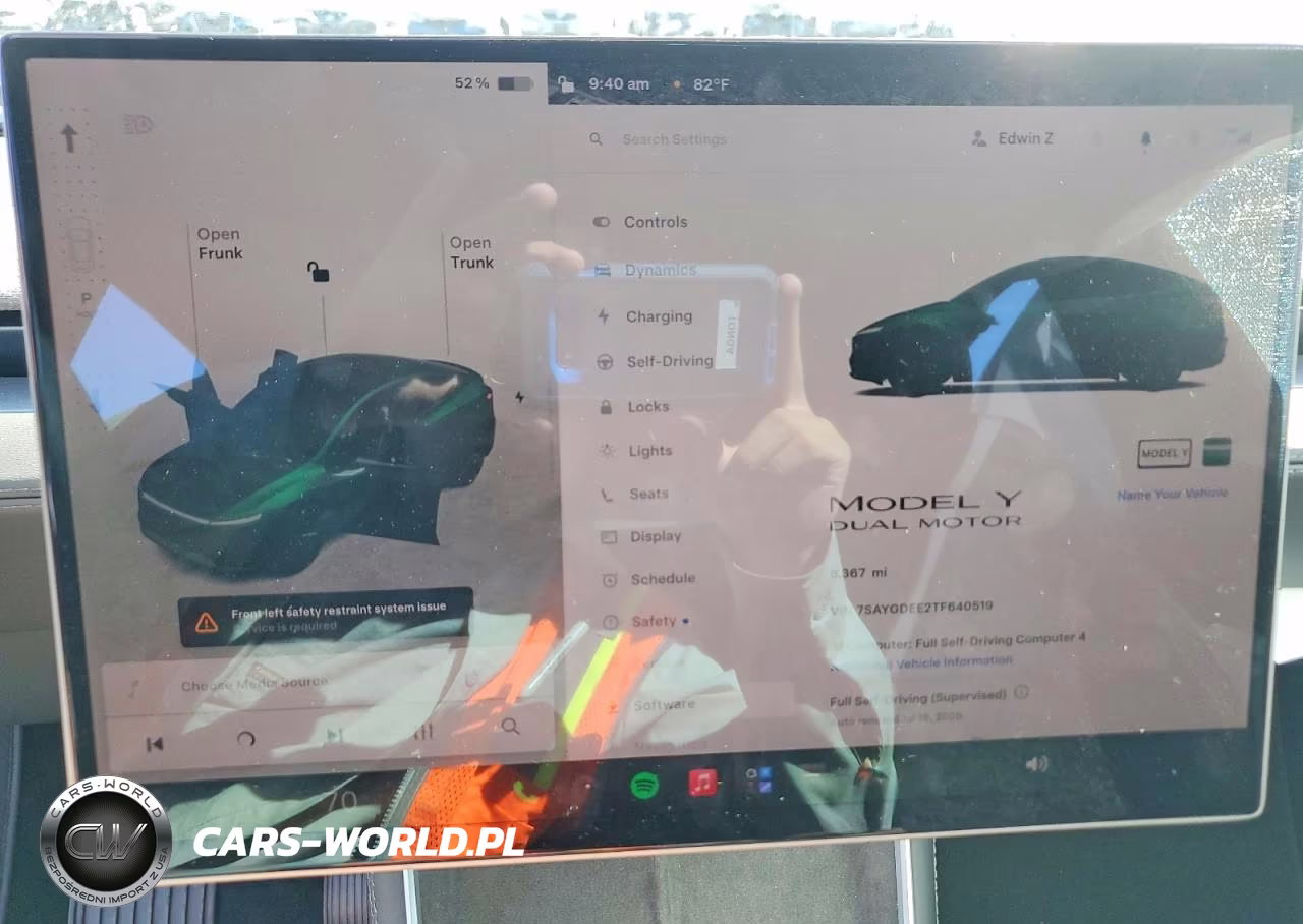 2026 Tesla Model Y VIN:7SAYGDEE2TF640519 - 9
