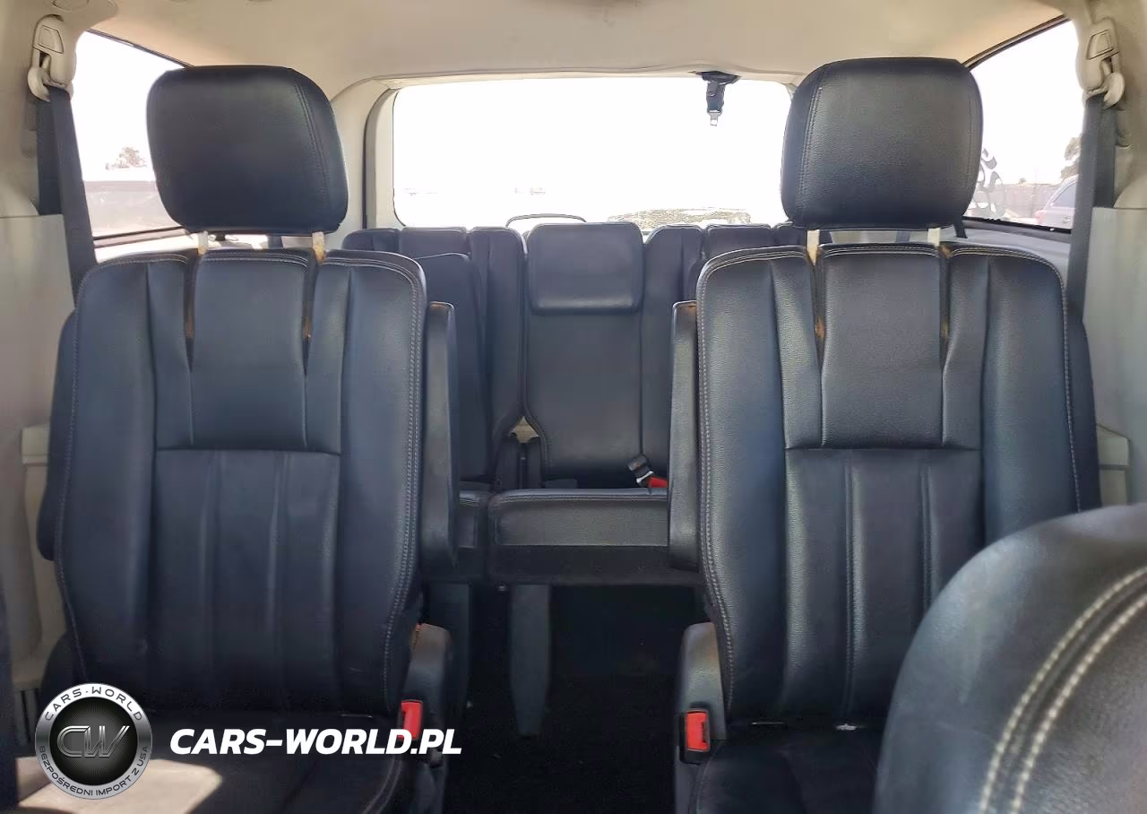 2014 Chrysler Town & Country Touring VIN:2C4RC1BGXER203733 - 10