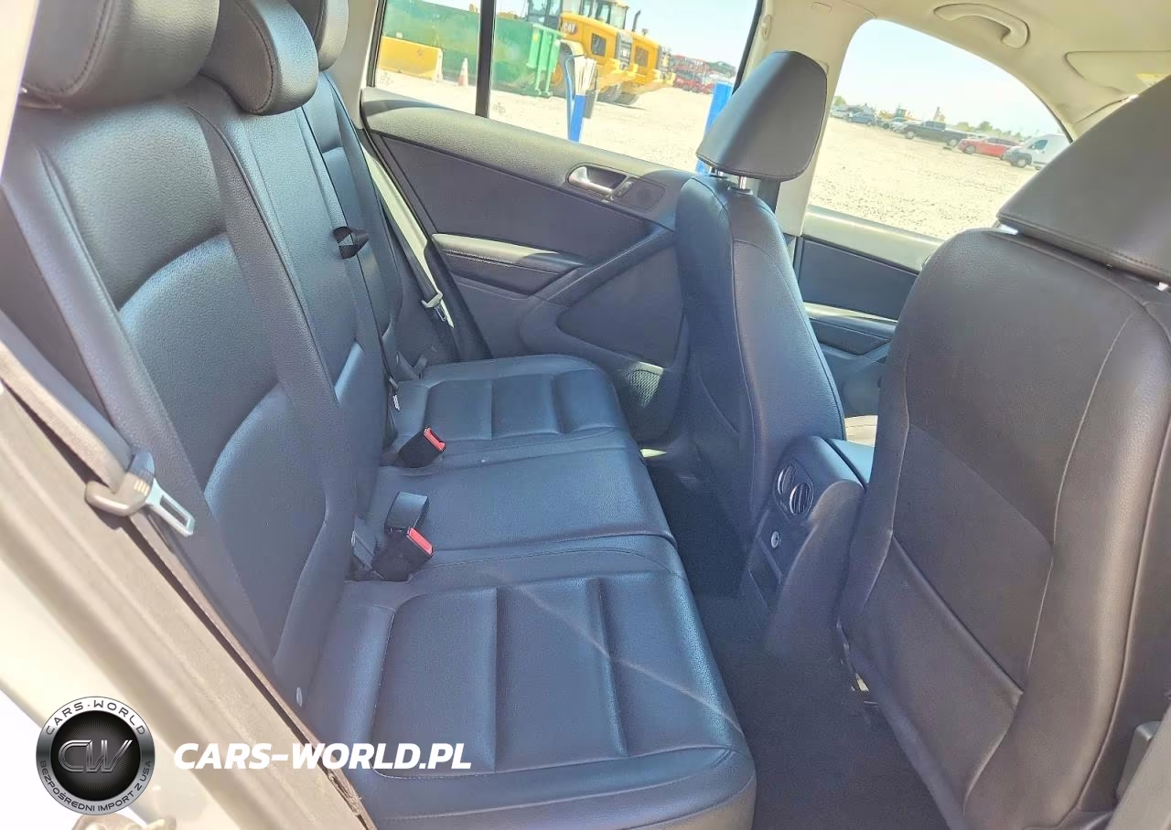 2016 Volkswagen Tiguan S VIN:WVGBV7AX3GW559561 - 11