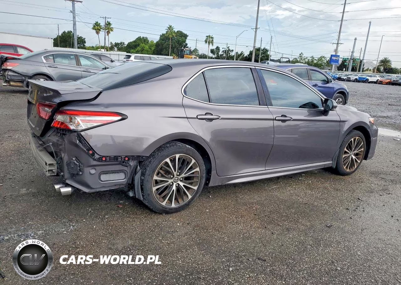 2018 Toyota Camry Se VIN:4T1B11HK3JU157173 - 3