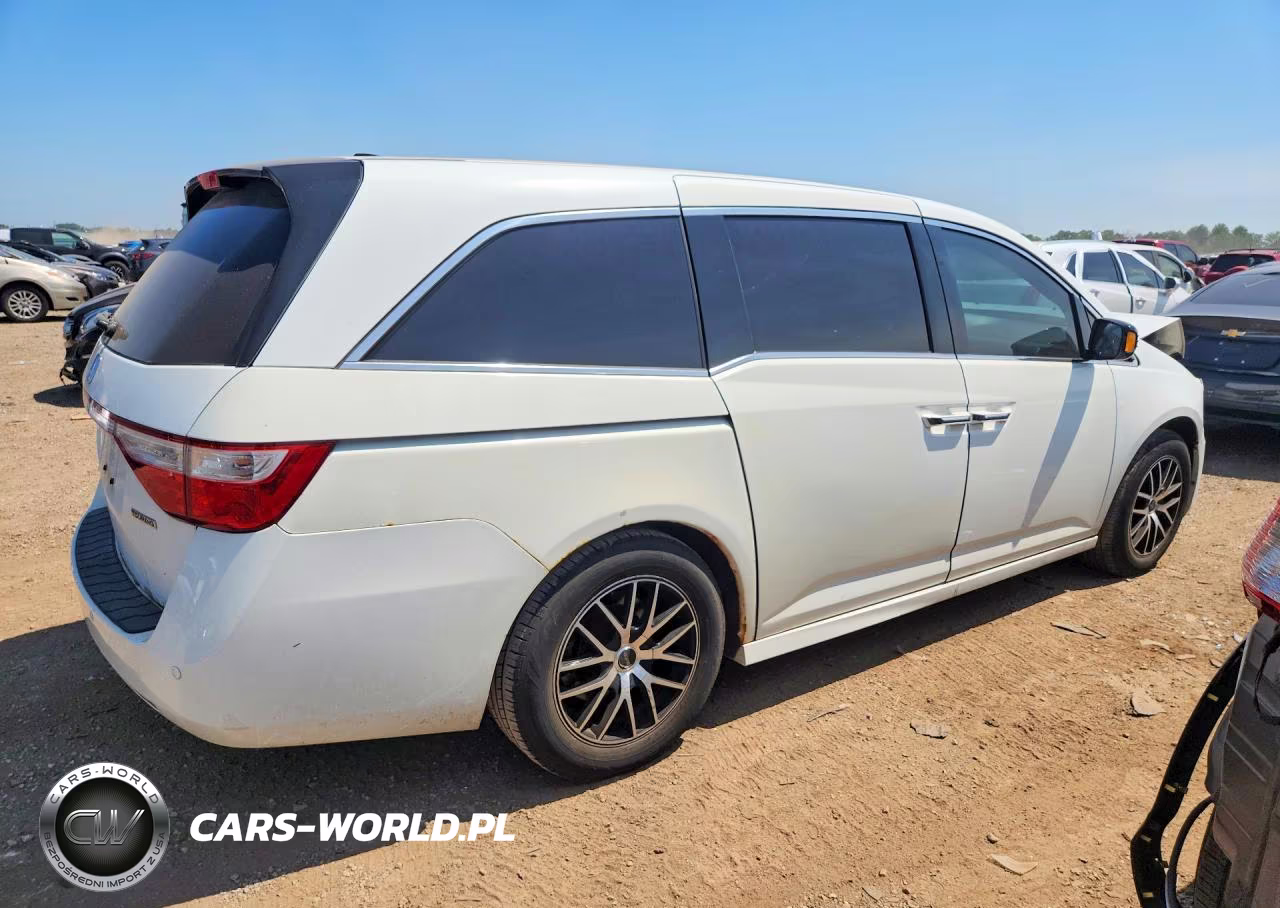 2011 Honda Odyssey Touring VIN:5FNRL5H90BB084467 - 3