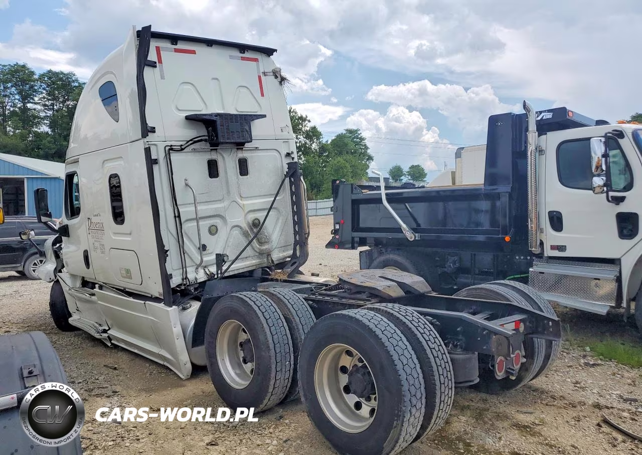 2014 Freightliner Cascadia Semi Truck VIN:3AKJGLBG1ESFW4113 - 2