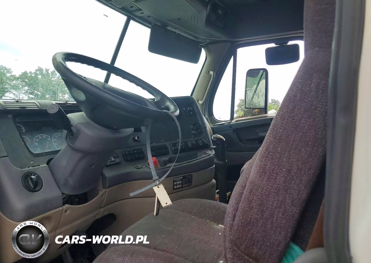 2014 Freightliner Cascadia Semi Truck VIN:3AKJGLBG1ESFW4113 - 7