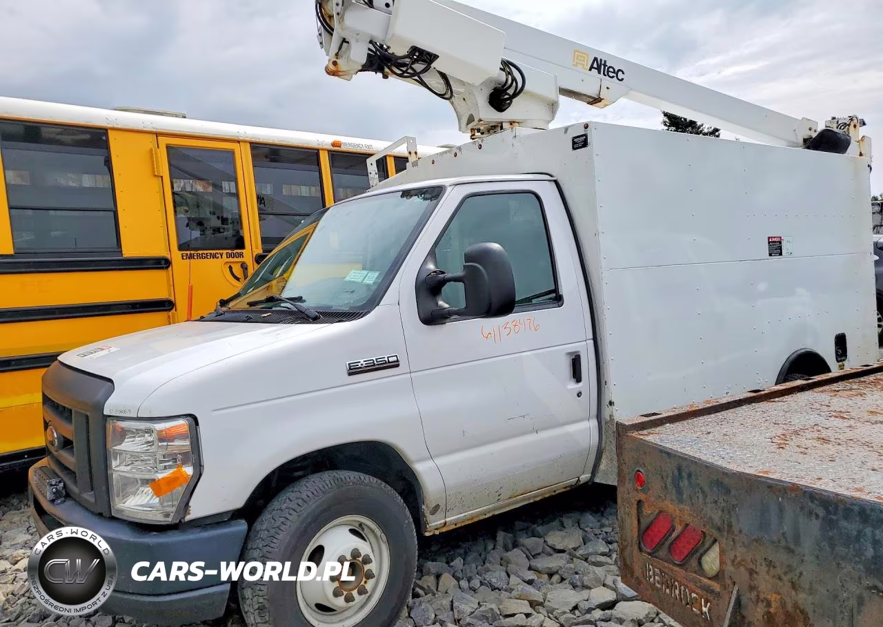 2018 Ford E350 Van With Bucket Lift