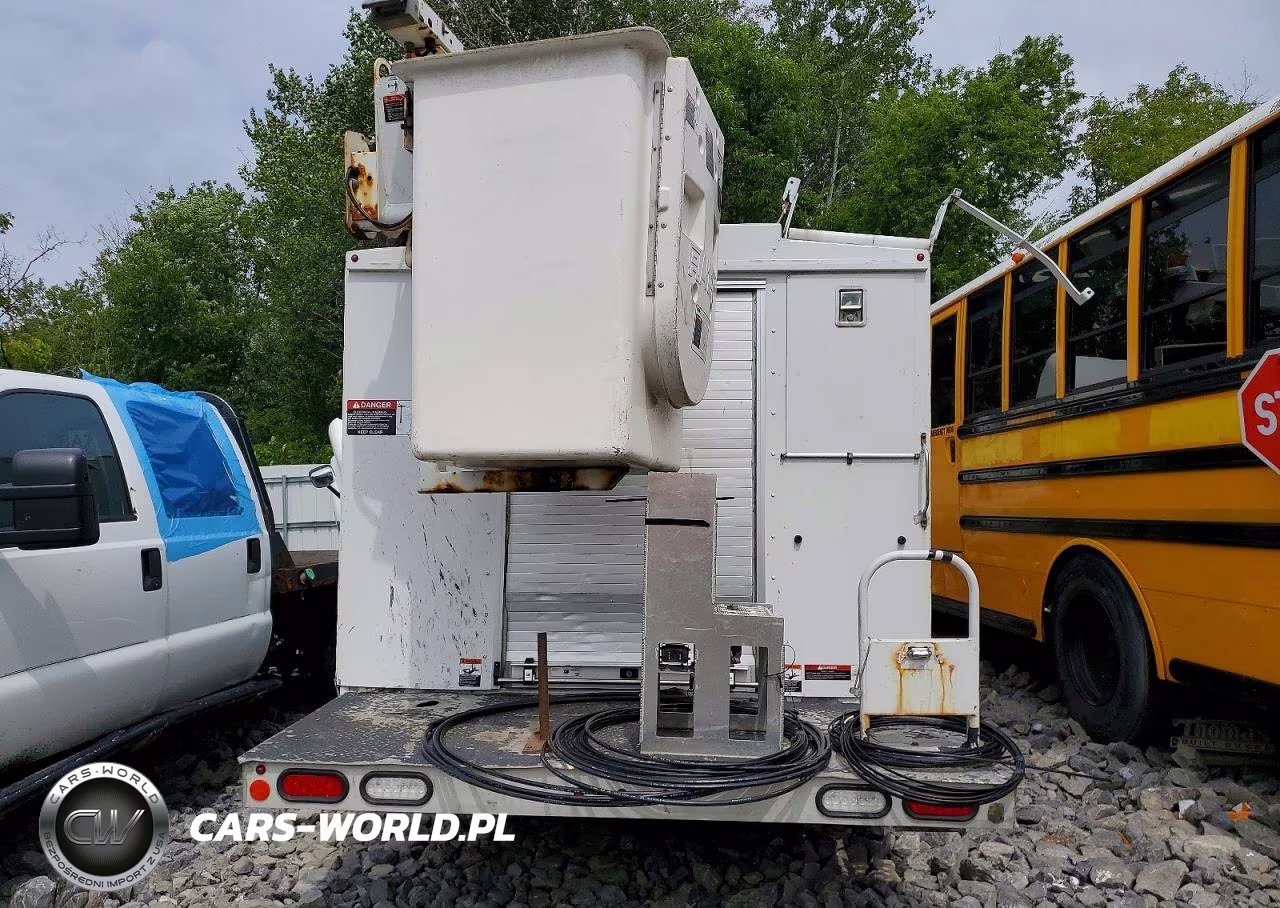2018 Ford E350 Van With Bucket Lift VIN:1FDWE3FS3JDC07705 - 10