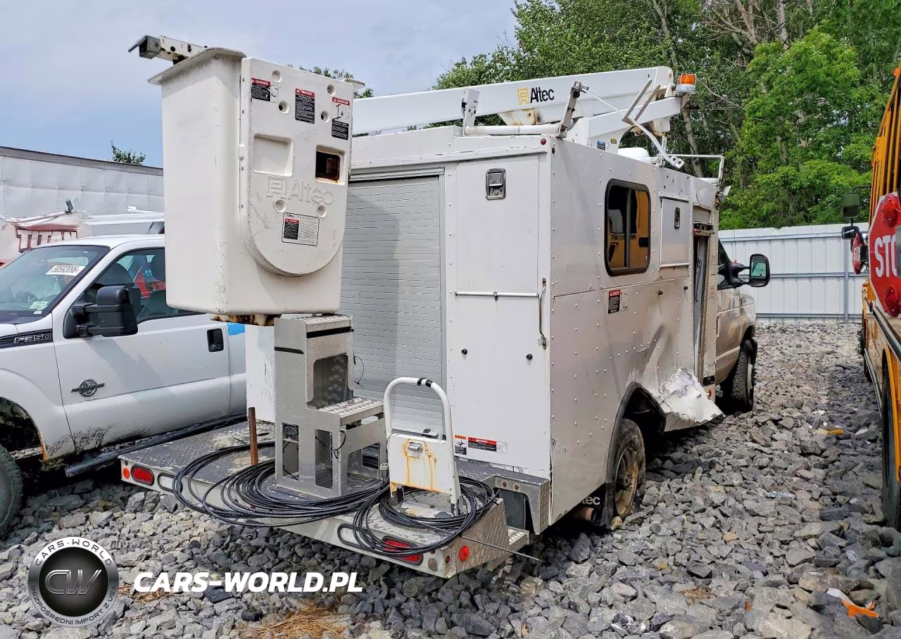 2018 Ford E350 Van With Bucket Lift VIN:1FDWE3FS3JDC07705 - 3