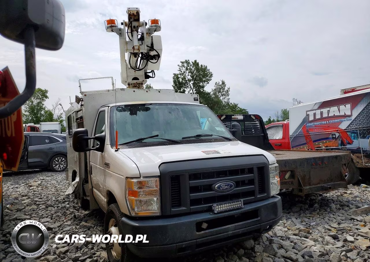 2018 Ford E350 Van With Bucket Lift VIN:1FDWE3FS3JDC07705 - 4