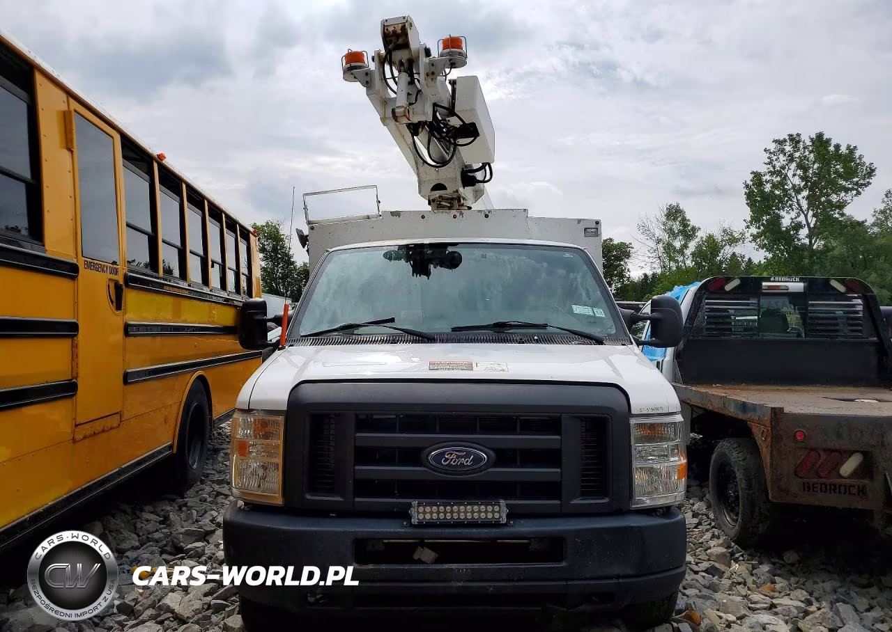 2018 Ford E350 Van With Bucket Lift VIN:1FDWE3FS3JDC07705 - 5