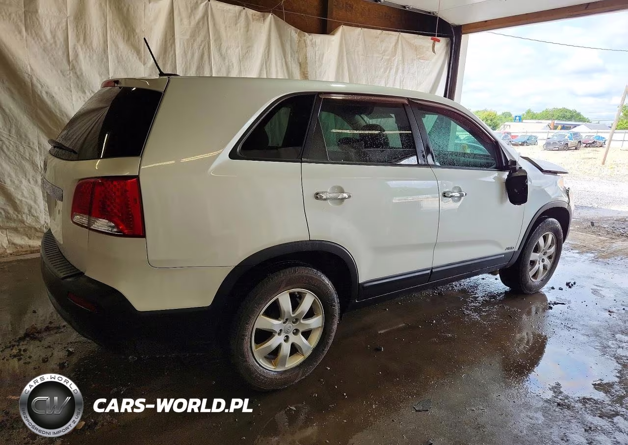 2012 Kia Sorento Lx VIN:5XYKTCA67CG221369 - 3