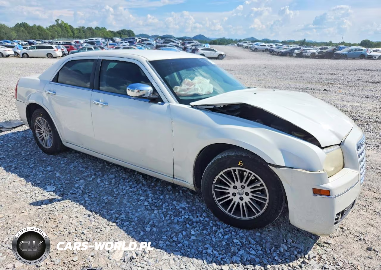 2010 Chrysler 300 Touring VIN:2C3CA4CD2AH105317 - 4