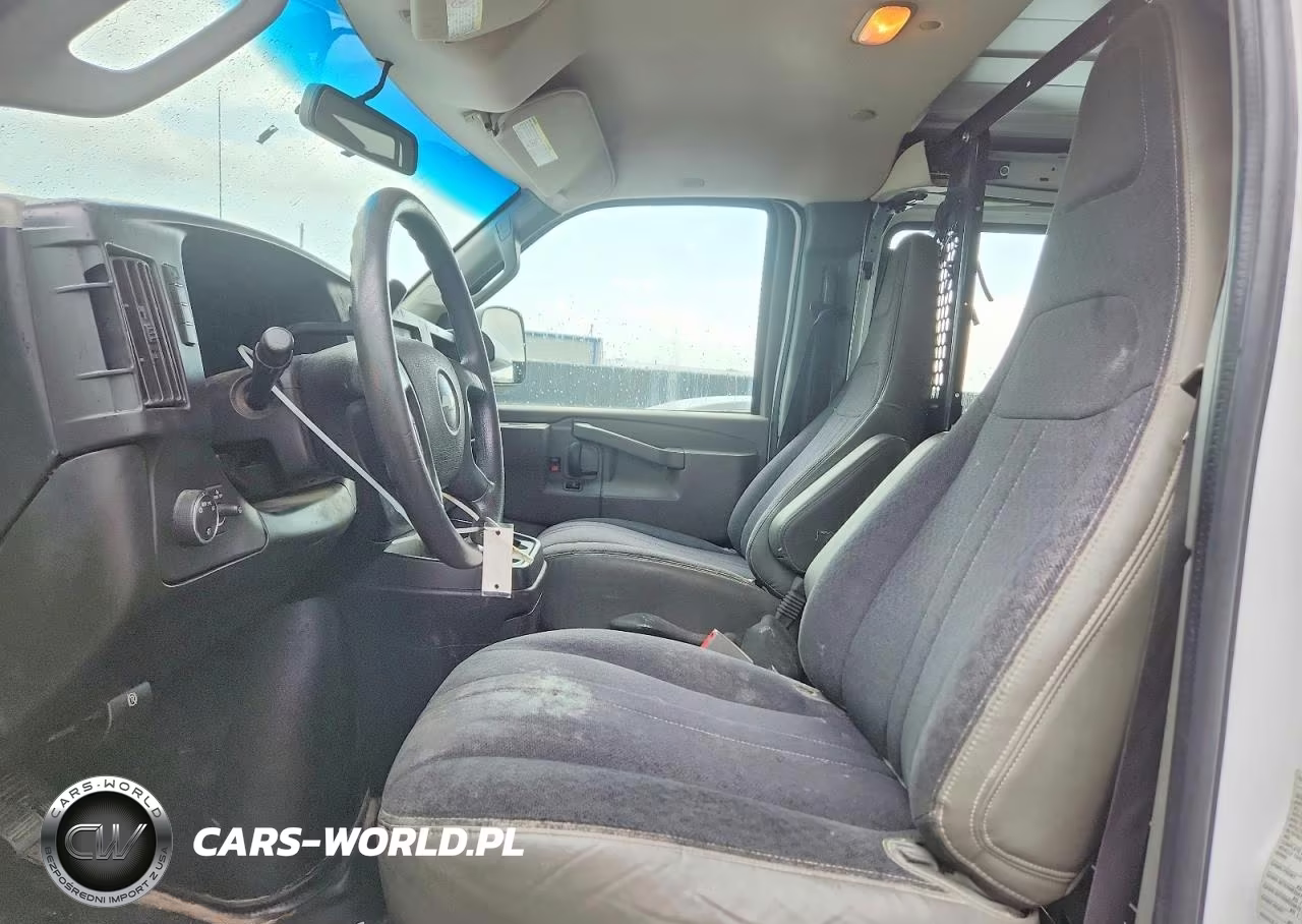 2027 Chevrolet Express 2500 Cargo Delivery Van VIN:1GCWGAFG5J1907578 - 7