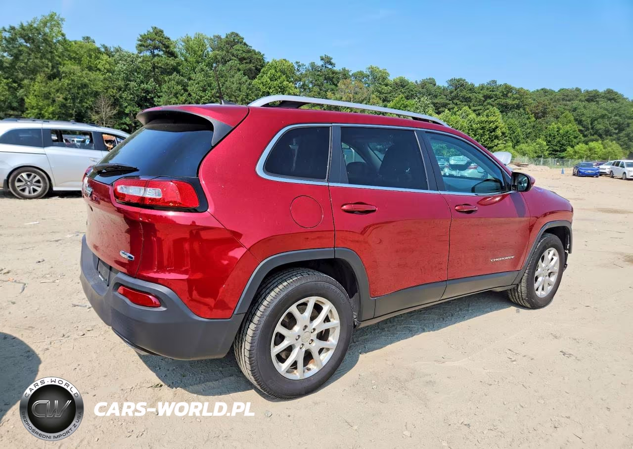 2017 Jeep Cherokee Latitude VIN:1C4PJMCS7HW504800 - 3