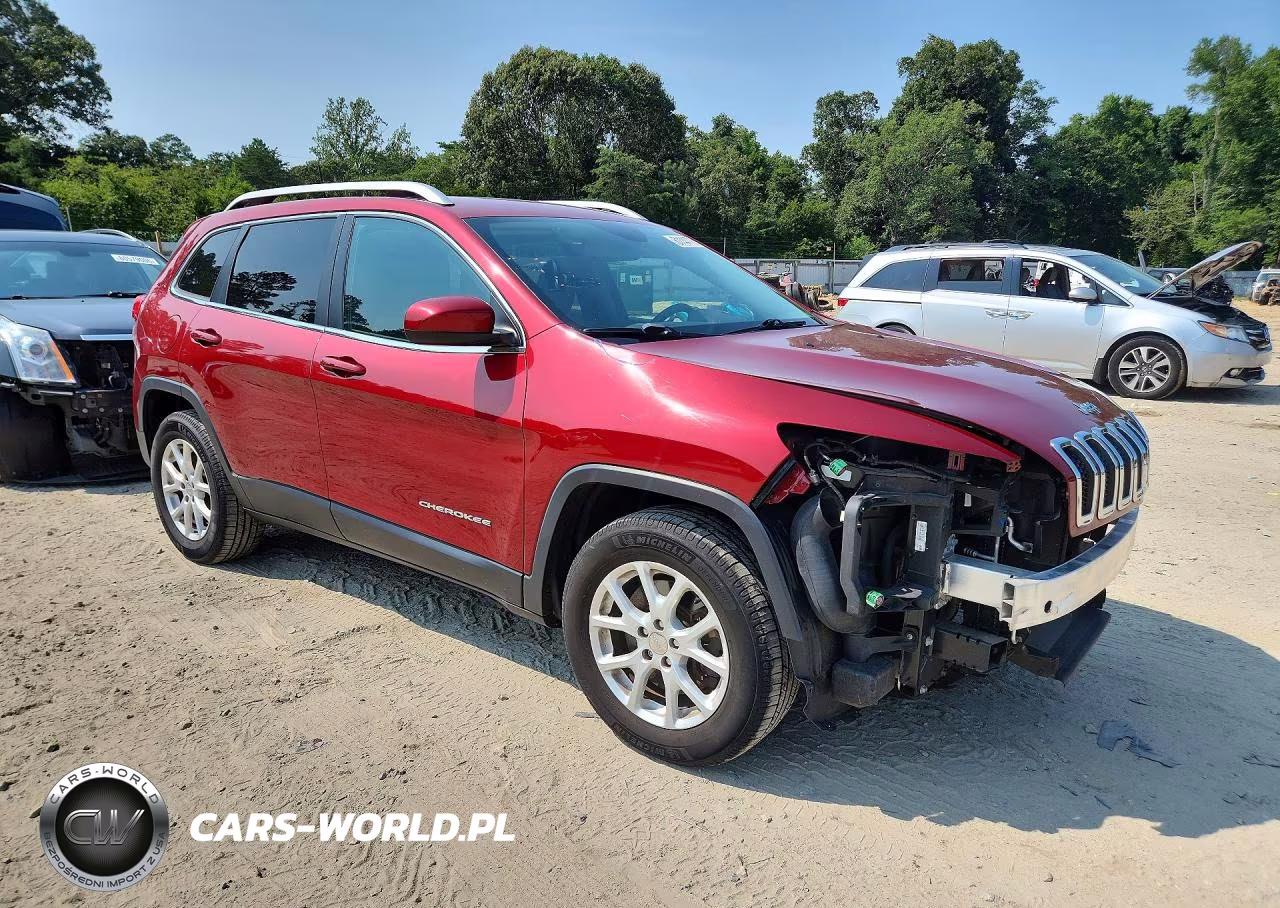 2017 Jeep Cherokee Latitude VIN:1C4PJMCS7HW504800 - 4