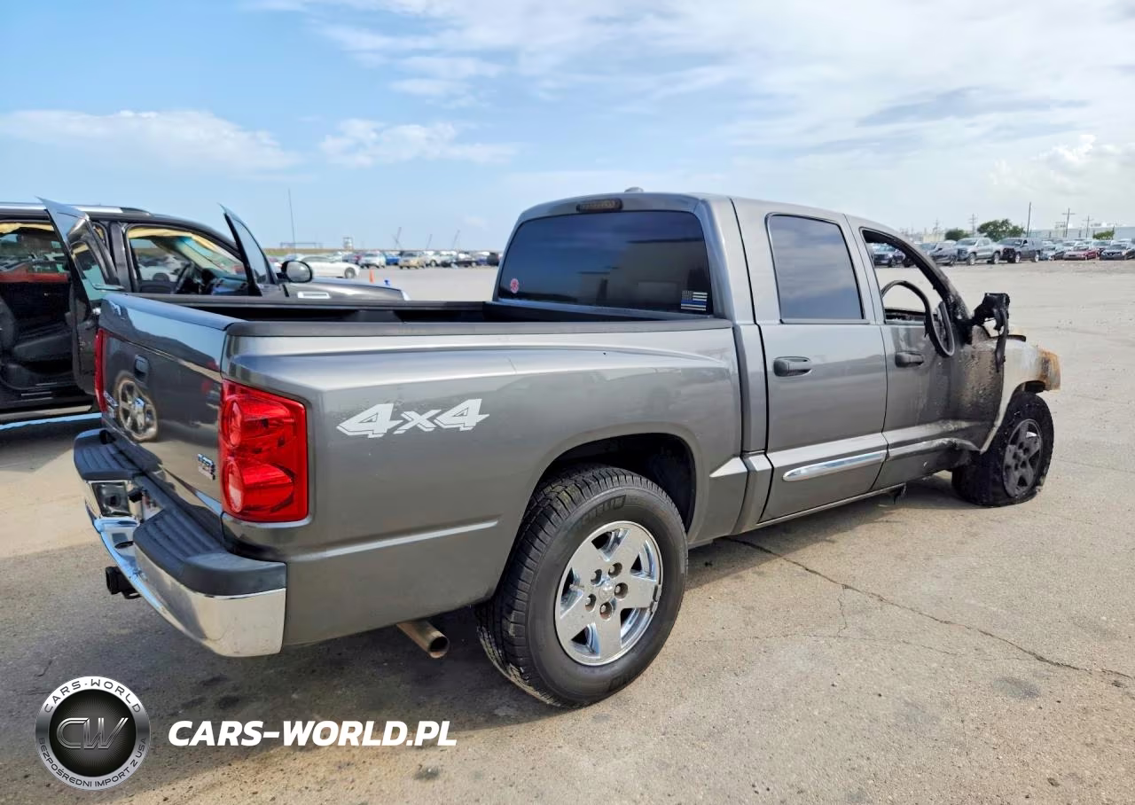 2005 Dodge Dakota Quad Laramie VIN:1D3HW58N95S166390 - 3