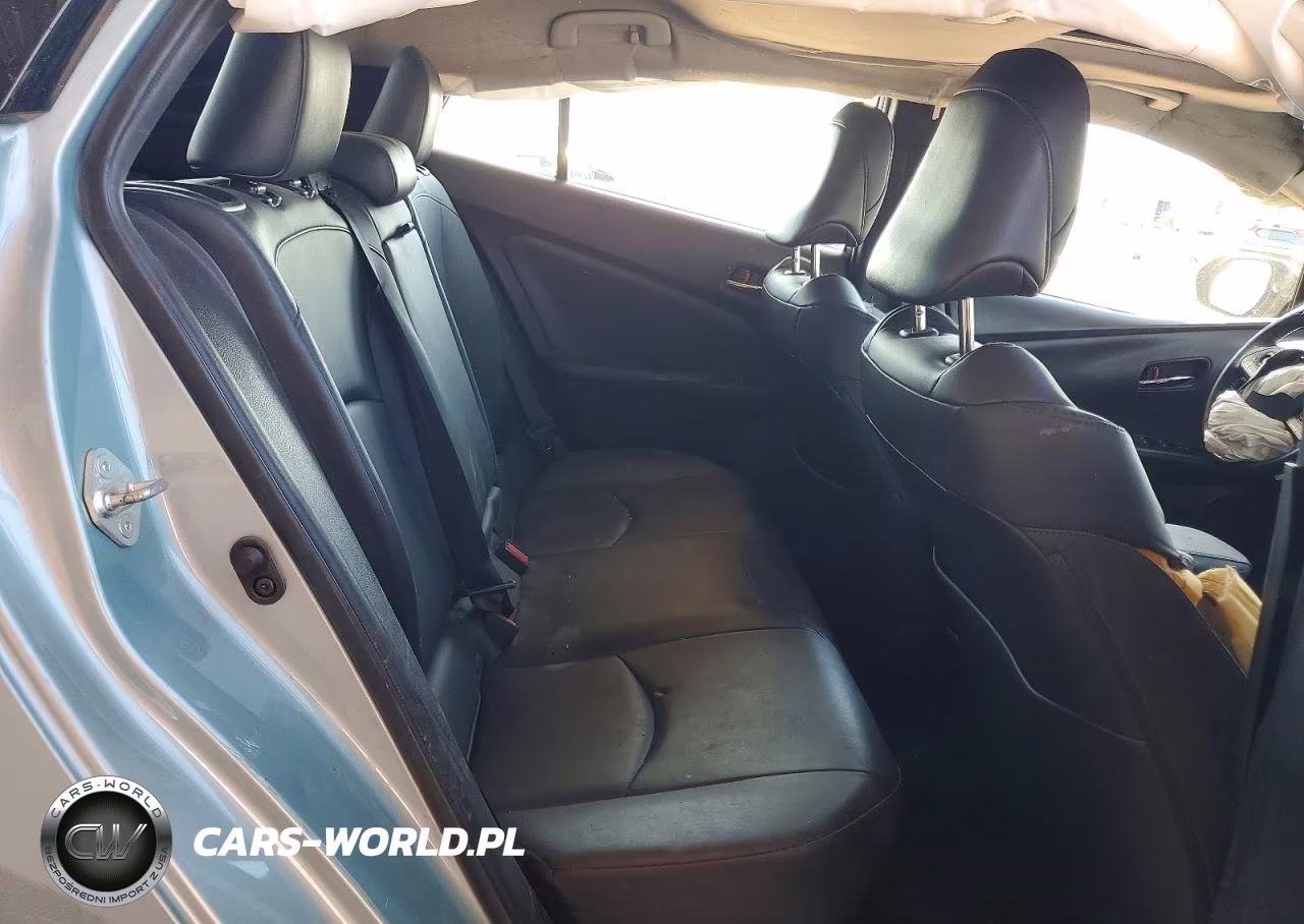 2018 Toyota Prius Four VIN:JTDKARFU4J3063669 - 10