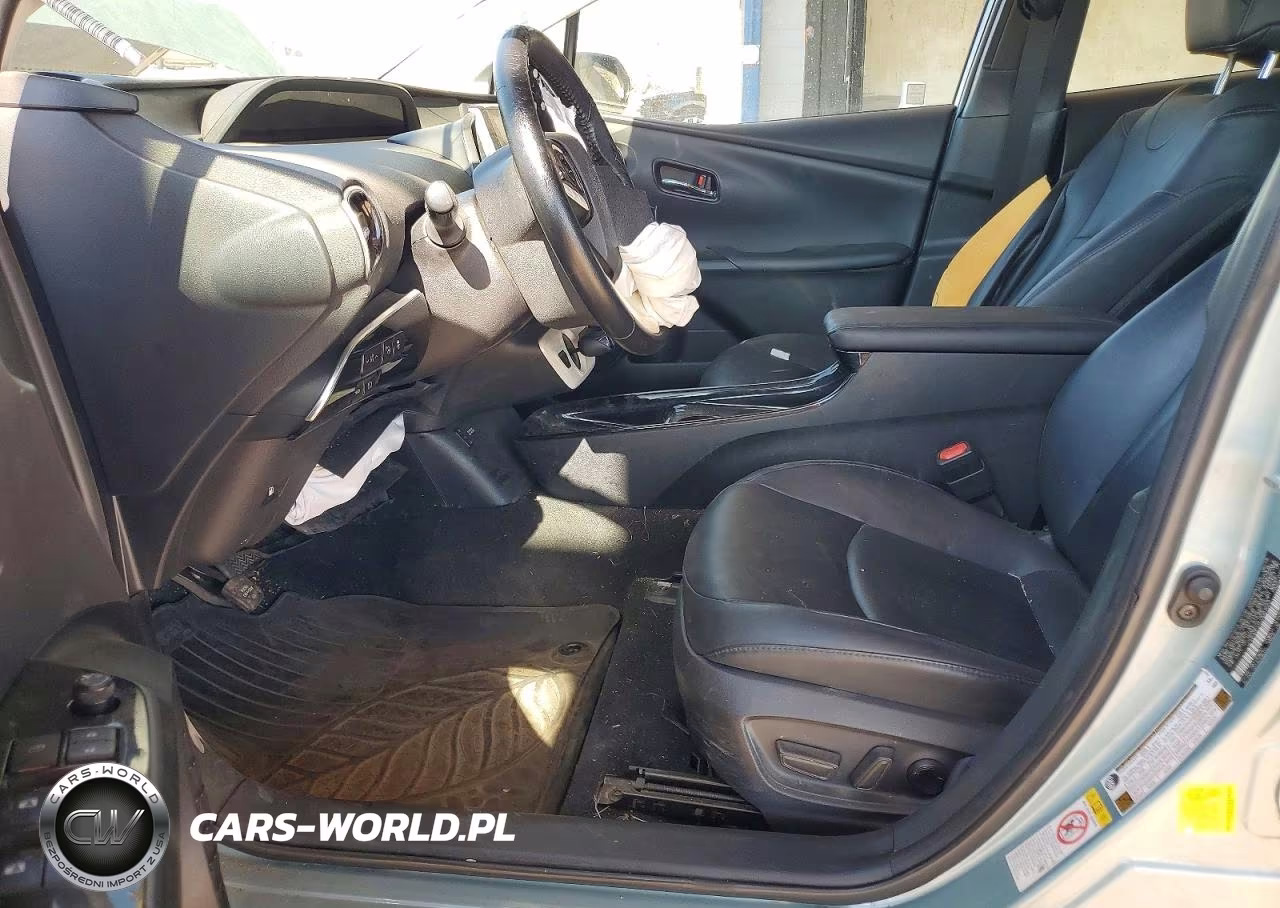 2018 Toyota Prius Four VIN:JTDKARFU4J3063669 - 7