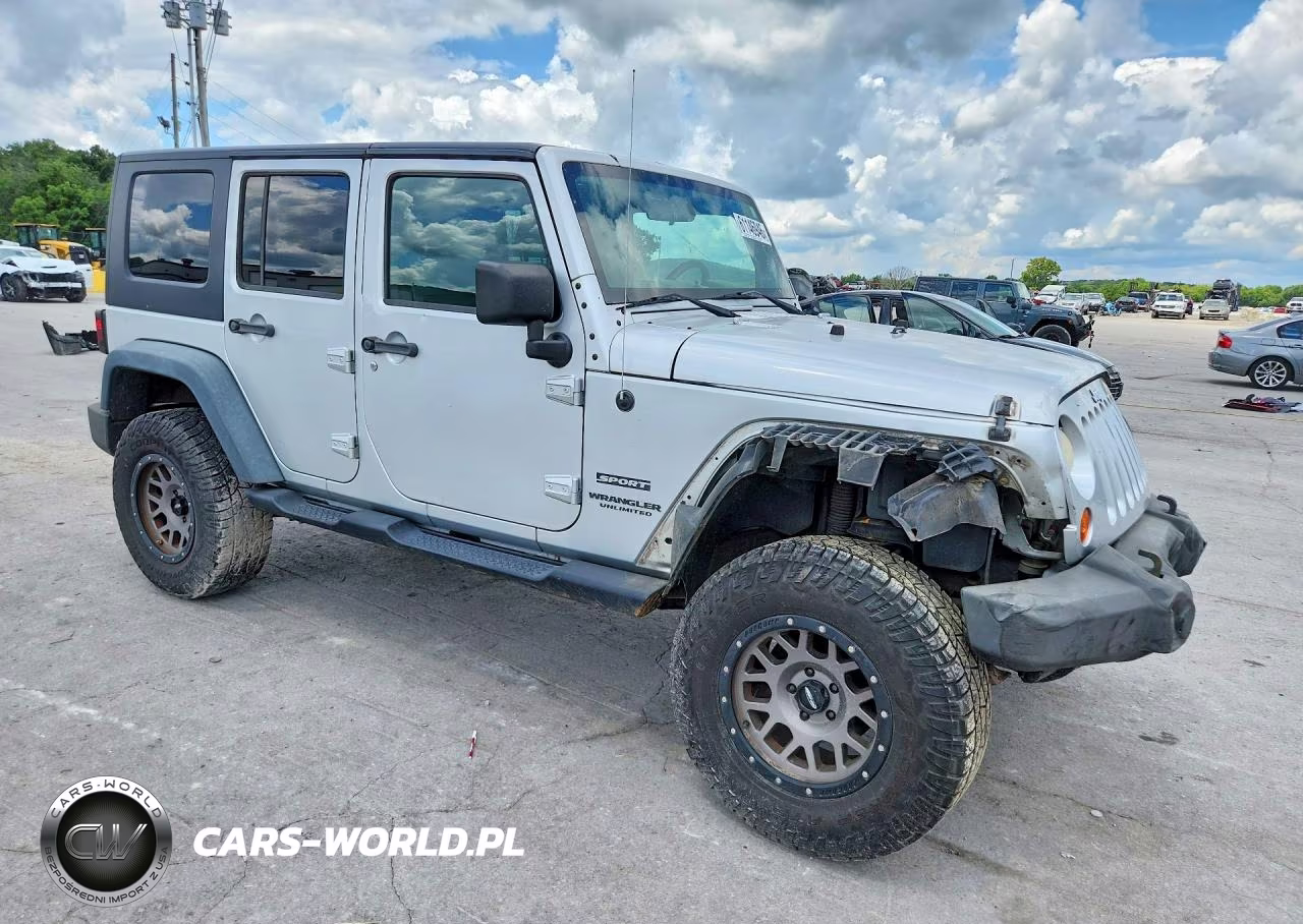2010 Jeep Wrangler Unlimited Sport VIN:1J4BA3H1XAL113257 - 4