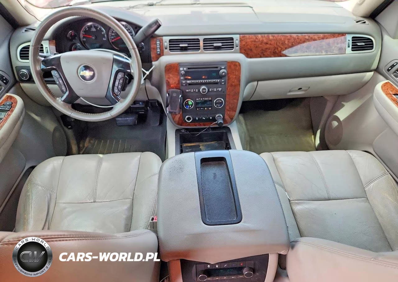 2007 Chevrolet Suburban C1500 VIN:1GNFC16J27J215771 - 8