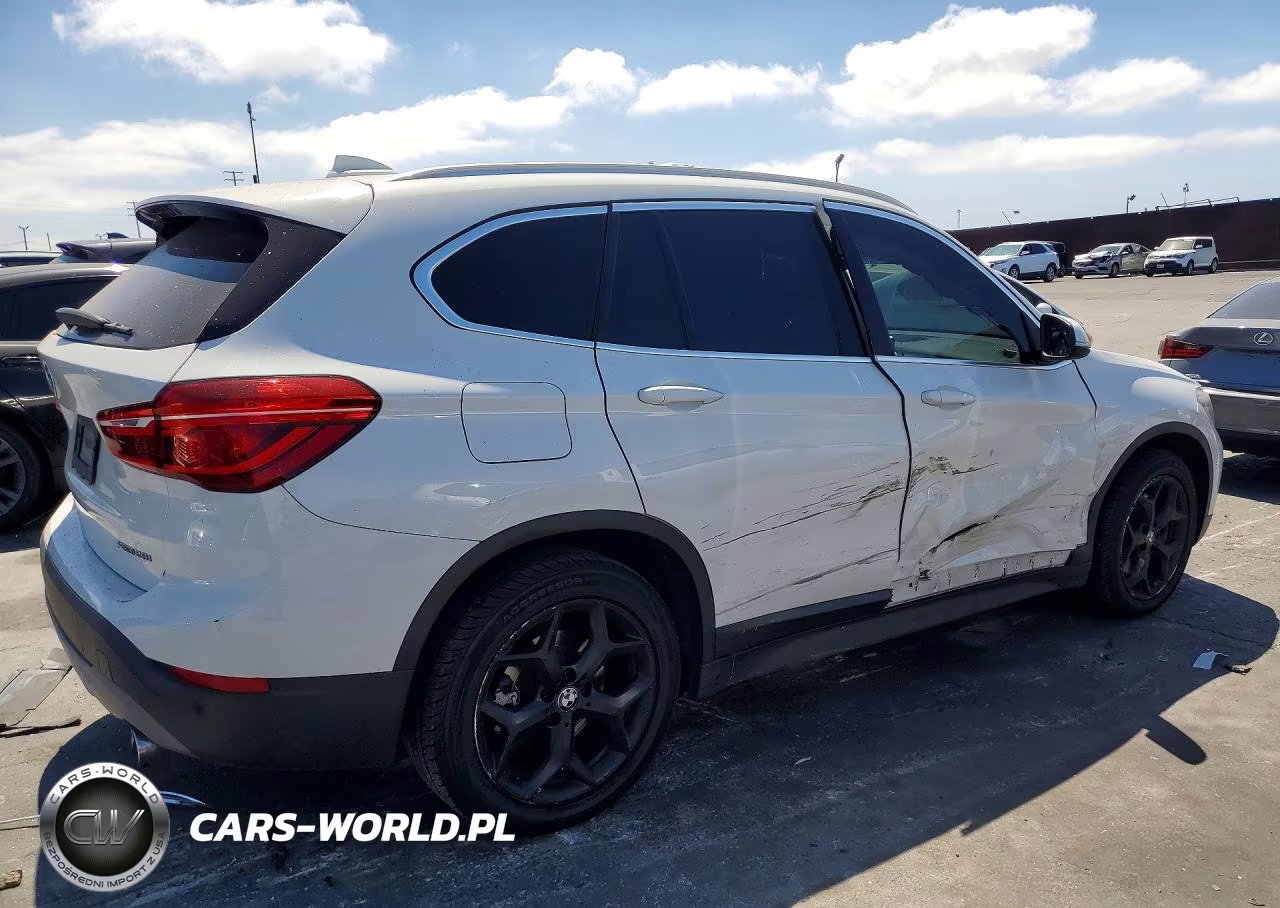 2018 BMW X1 xDrive28I VIN:WBXHT3C33J5L27453 - 3