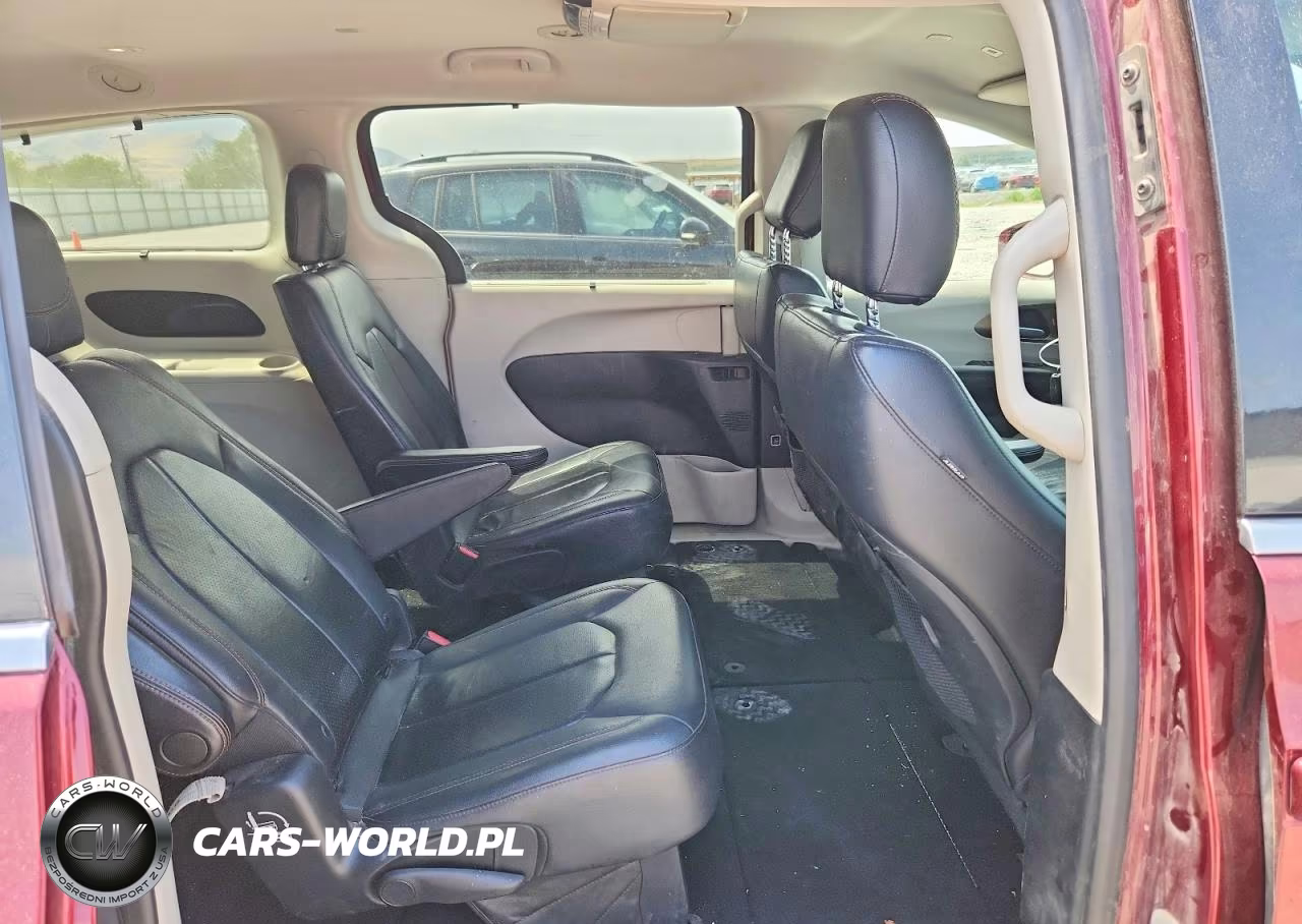 2018 Chrysler Pacifica Touring L VIN:2C4RC1BG0JR156867 - 11