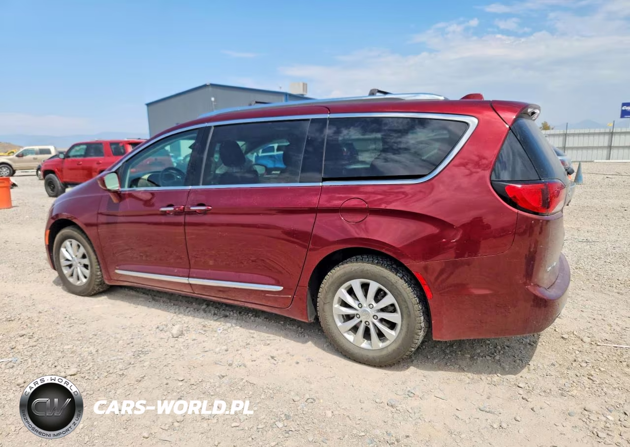 2018 Chrysler Pacifica Touring L VIN:2C4RC1BG0JR156867 - 2