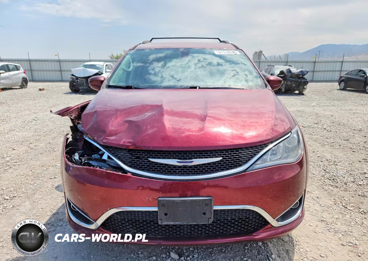 2018 Chrysler Pacifica Touring L VIN:2C4RC1BG0JR156867 - 5