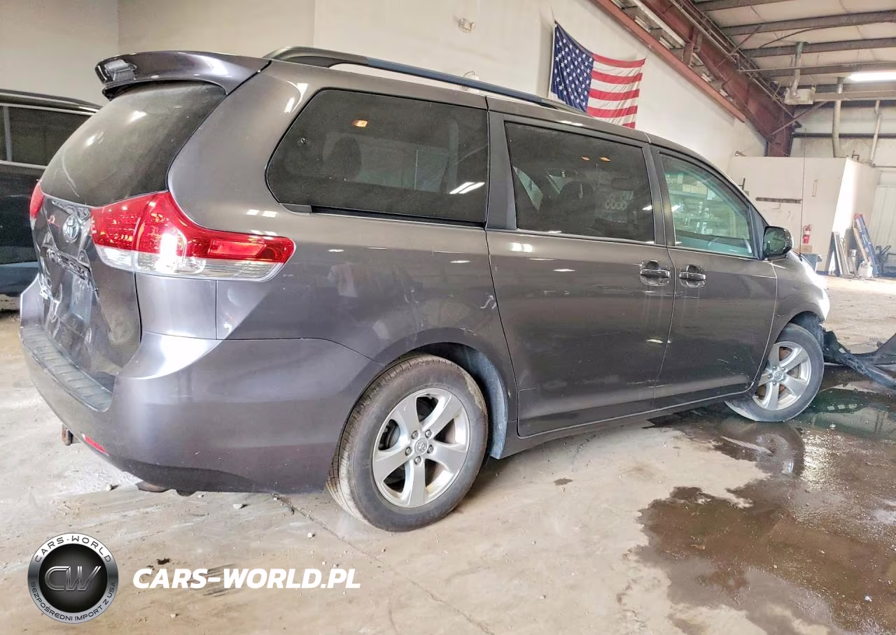 2013 Toyota Sienna Le VIN:5TDKK3DC5DS366175 - 3