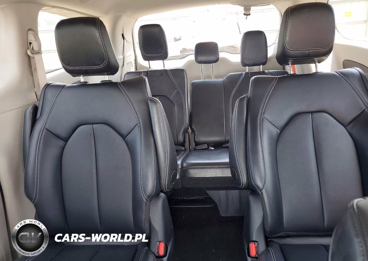 2024 Chrysler Pacifica Hybrid Select VIN:2C4RC1S7XRR150294 - 10