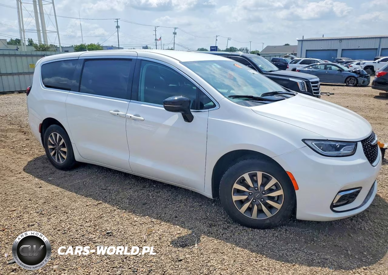 2024 Chrysler Pacifica Hybrid Select VIN:2C4RC1S7XRR150294 - 4