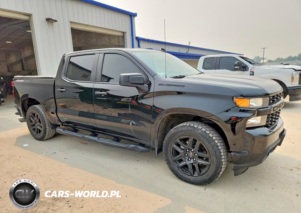2021 Chevrolet Silverado K1500 Custom VIN:1GCPYBEK6MZ300169 - 4