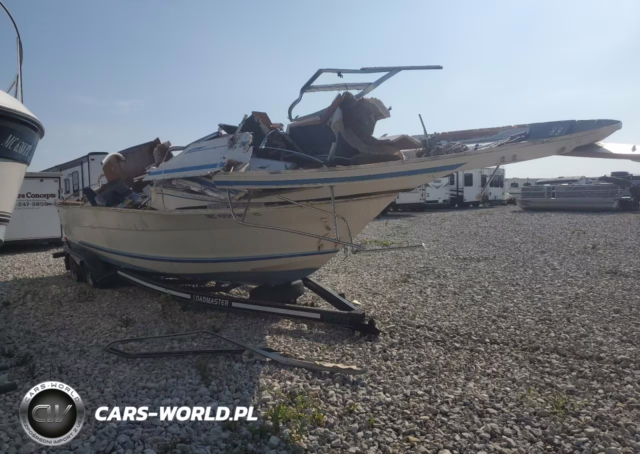 1987 Sundance Boats Inc. Boat