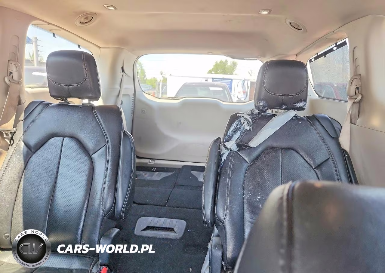 2022 Chrysler Pacifica Touring L VIN:2C4RC1BG4NR185391 - 10