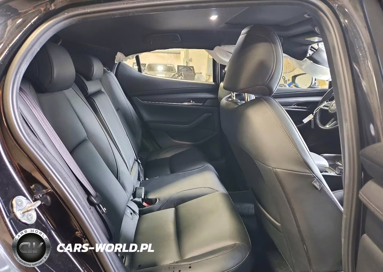 2021 Mazda 3 Preferred VIN:JM1BPBLLXM1347809 - 10