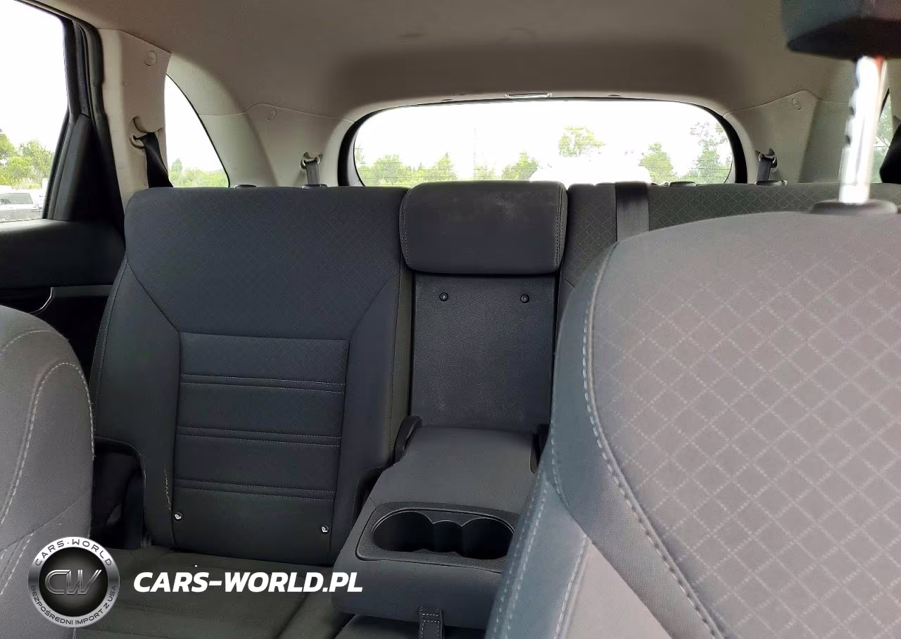2020 Kia Sorento S VIN:5XYPG4A57LG697435 - 10