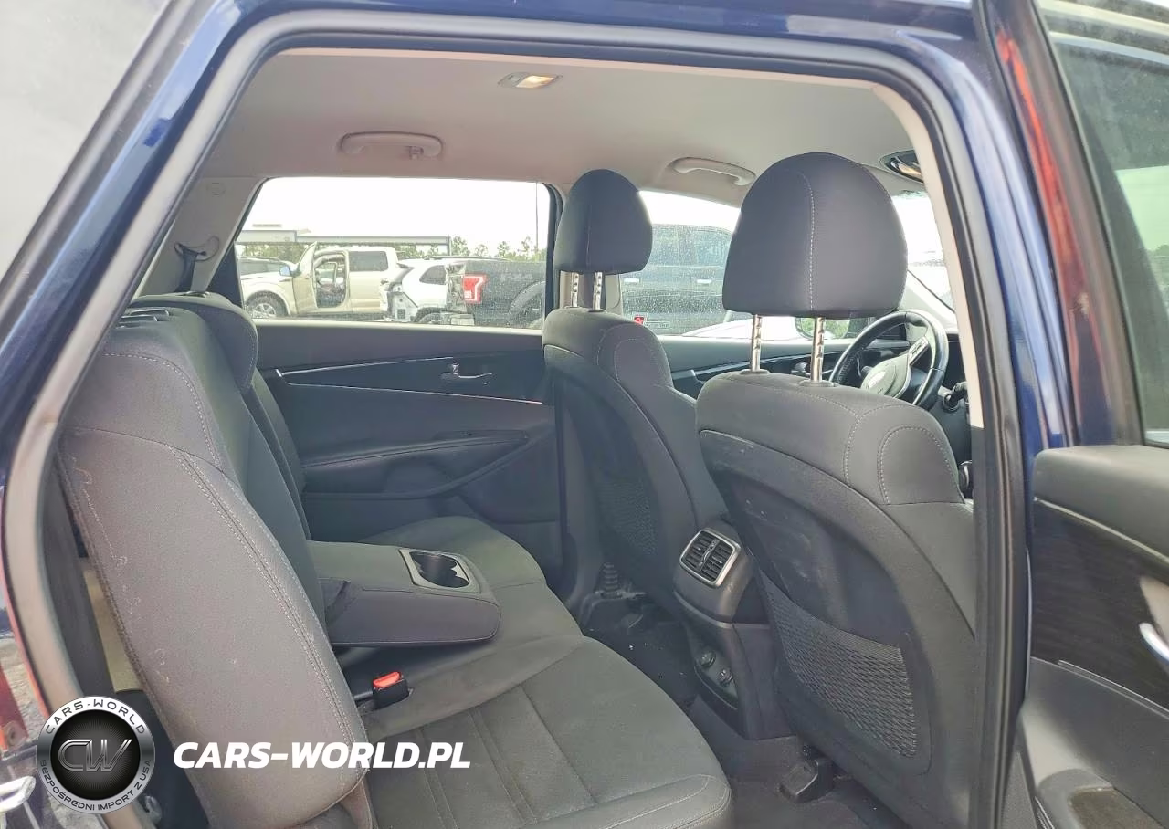 2020 Kia Sorento S VIN:5XYPG4A57LG697435 - 11