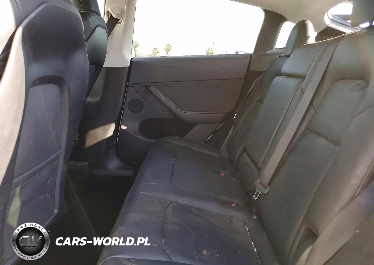 2024 Tesla Model Y VIN:7SAYGDEE9RA233710 - 10