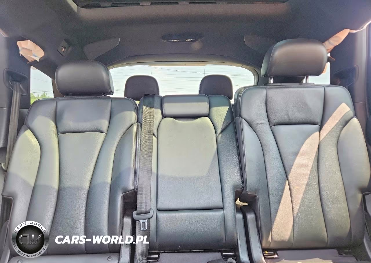 2017 Audi Q7 Premium Plus VIN:WA1LAAF73HD049308 - 10