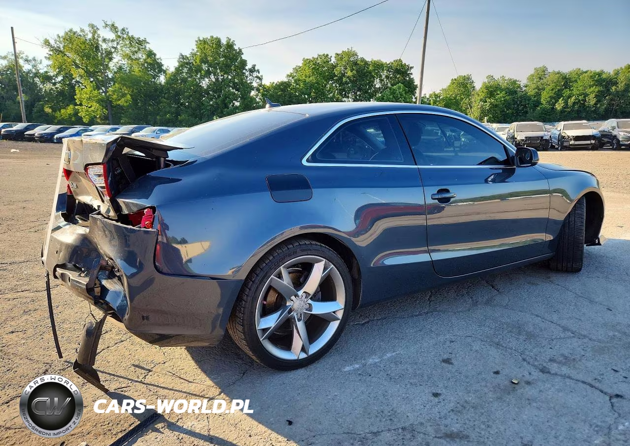 2010 Audi A5 Premium Plus VIN:WAULFAFRXAA004931 - 3