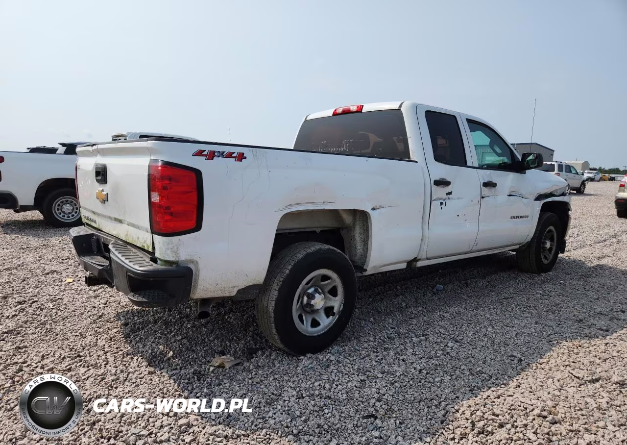 2018 Chevrolet Silverado K1500 VIN:1GCVKNEC2JZ281067 - 3