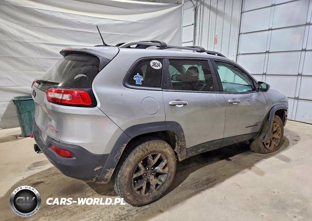 2015 Jeep Cherokee Trailhawk VIN:1C4PJMBSXFW661252 - 3