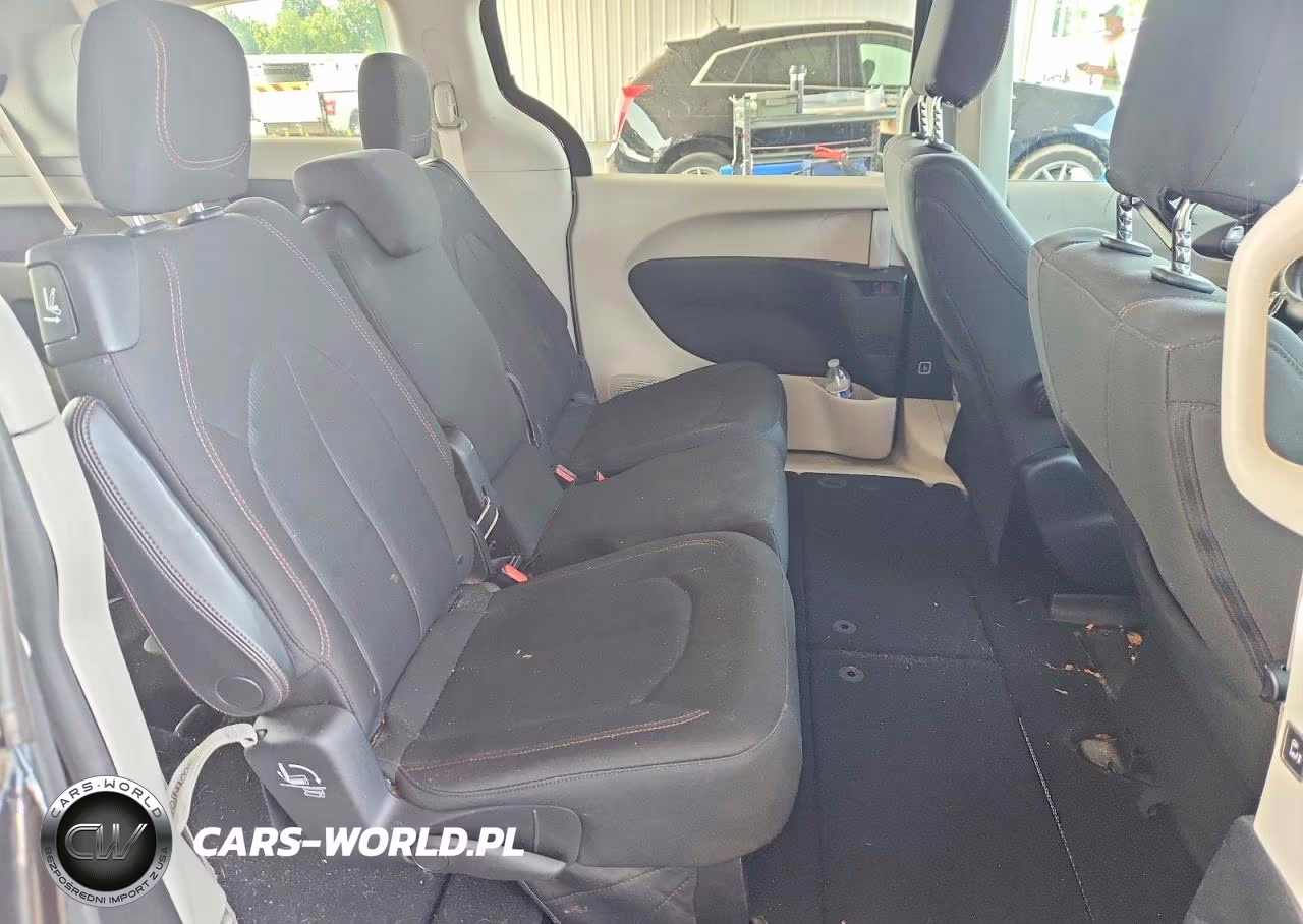 2017 Chrysler Pacifica Touring VIN:2C4RC1DG4HR609122 - 11