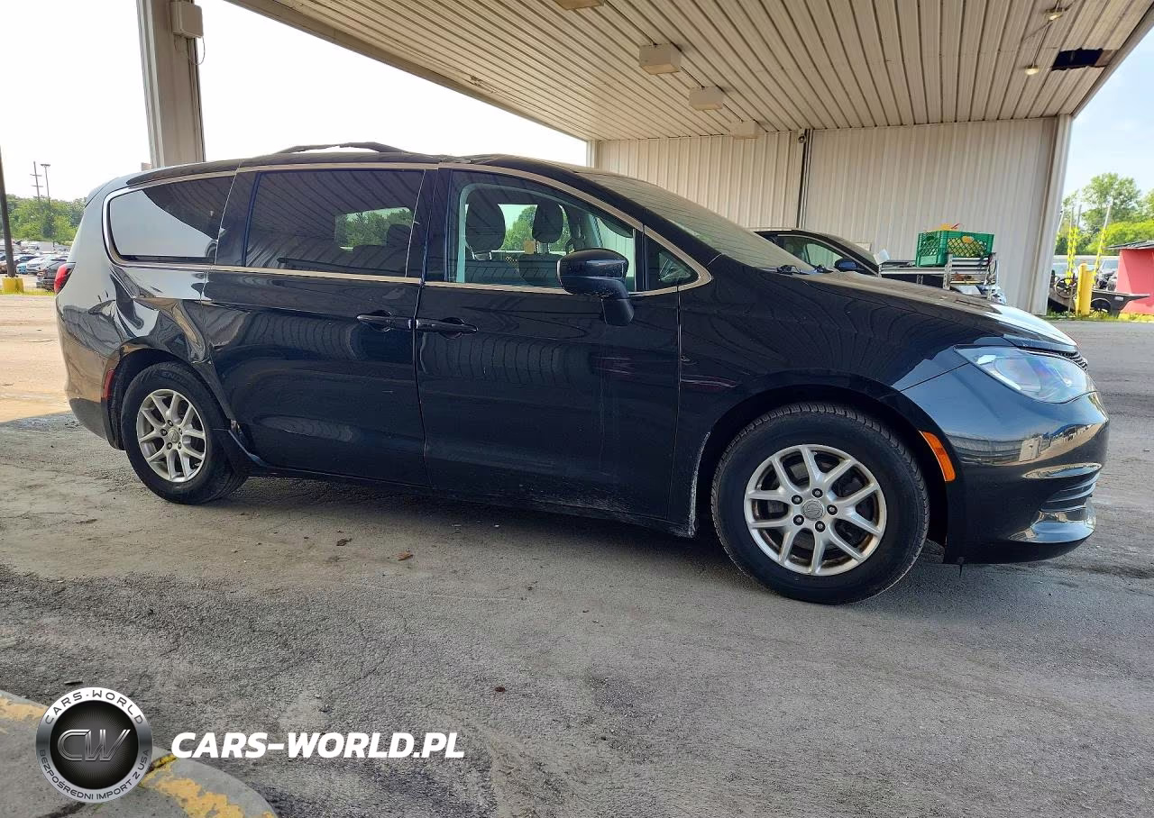 2017 Chrysler Pacifica Touring VIN:2C4RC1DG4HR609122 - 4