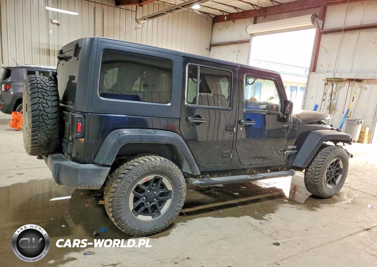 2014 Jeep Wrangler Unlimited Sport VIN:1C4BJWDG9EL312825 - 3