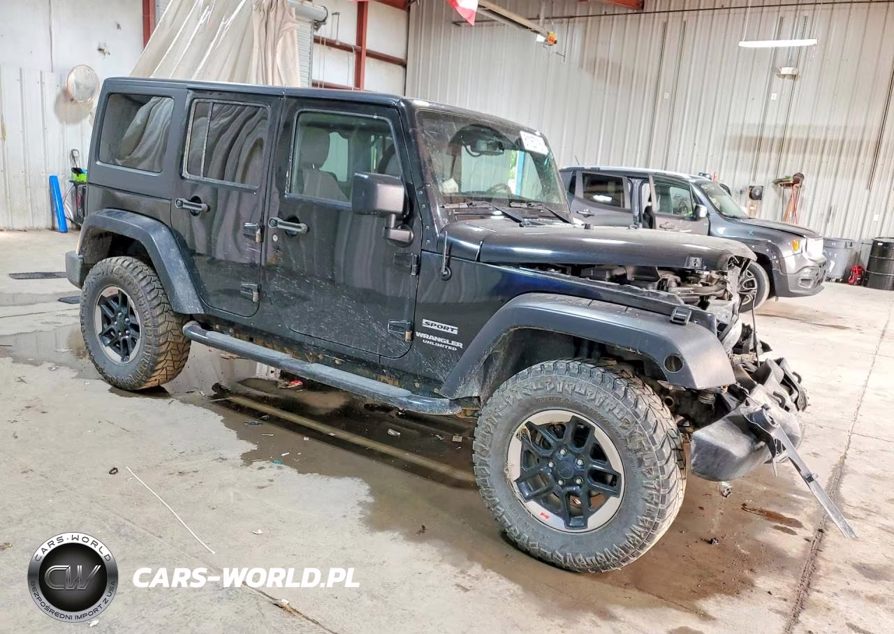 2014 Jeep Wrangler Unlimited Sport VIN:1C4BJWDG9EL312825 - 4