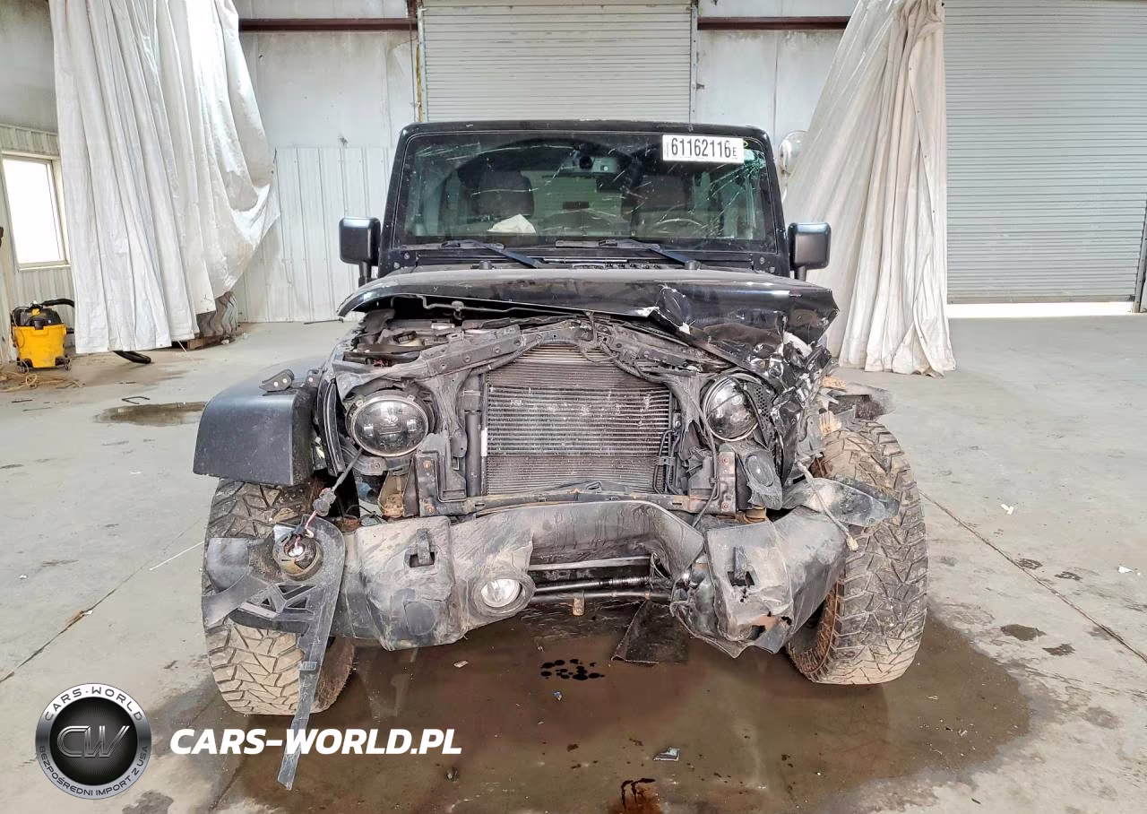 2014 Jeep Wrangler Unlimited Sport VIN:1C4BJWDG9EL312825 - 5