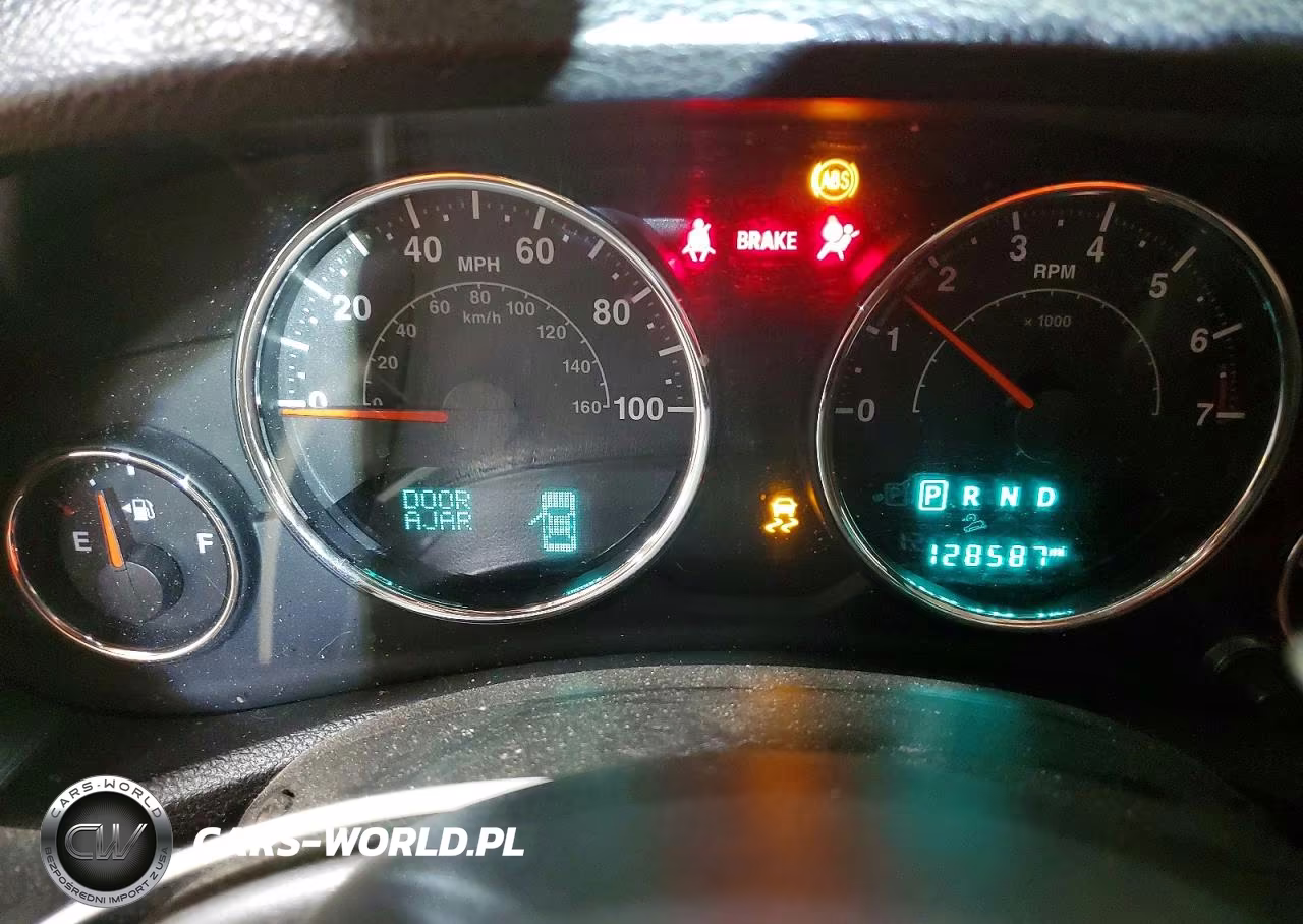 2014 Jeep Wrangler Unlimited Sport VIN:1C4BJWDG9EL312825 - 9